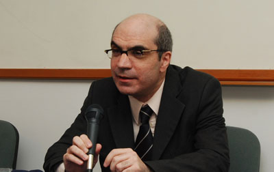 Dr. Néstor E. Solari